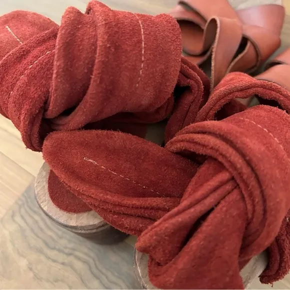 Free People | Women’s rust Emmy suede leather criss cross bridge strap clogs sz7