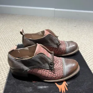 Freebird Mabel sz 7 Euc