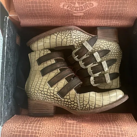 Freebird Scarlet Stylish Leather Brown and Cream Women's Shoes size 7