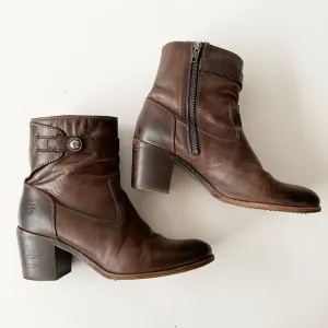 Frye Ankle Boots Western Brown Leather Heeled Shoes Size 9.5