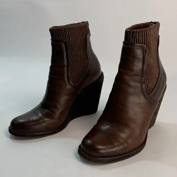 Frye Carrie scrunch back zip wedge Brown Leather Women Ankle Boots Sz 7