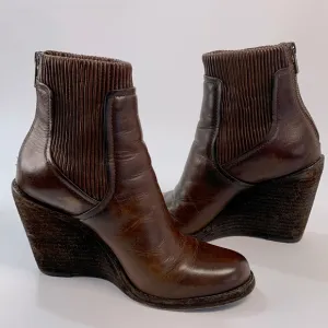 Frye Carrie scrunch back zip wedge Brown Leather Women Ankle Boots Sz 7