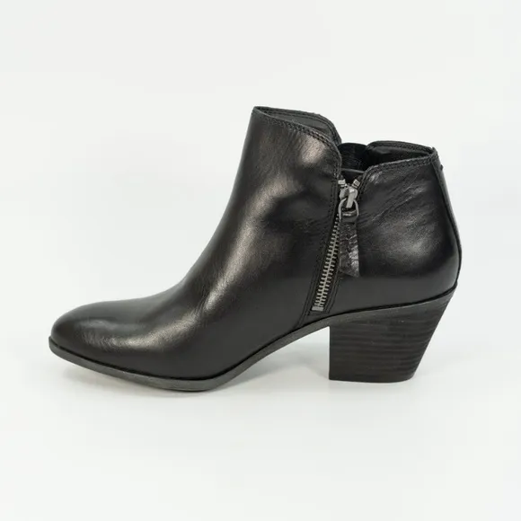 Frye Judith Zippered Ankle Boots Size 9