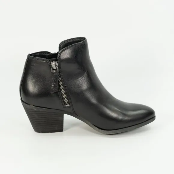 Frye Judith Zippered Ankle Boots Size 9