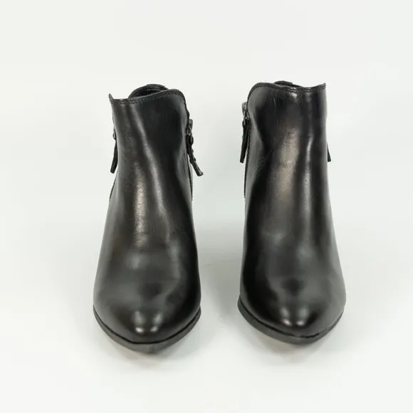 Frye Judith Zippered Ankle Boots Size 9