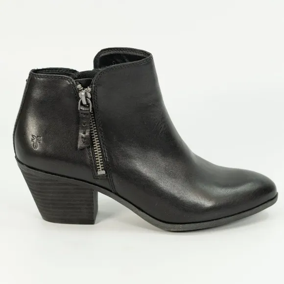 Frye Judith Zippered Ankle Boots Size 9
