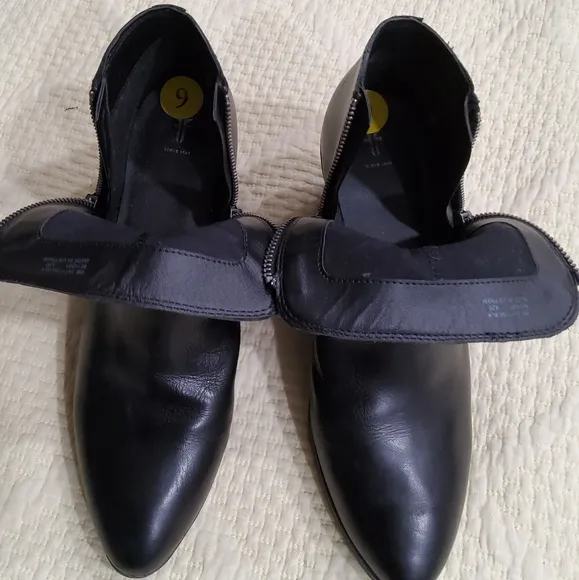 Frye Judith Zippered Ankle Boots Size 9