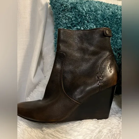Frye Regina wedge booties
