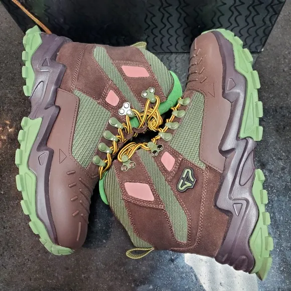 G7 Blac Leaf boots Sz Various