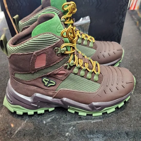 G7 Blac Leaf boots Sz Various