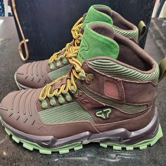 G7 Blac Leaf boots Sz Various