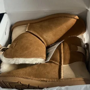 Galatea boots