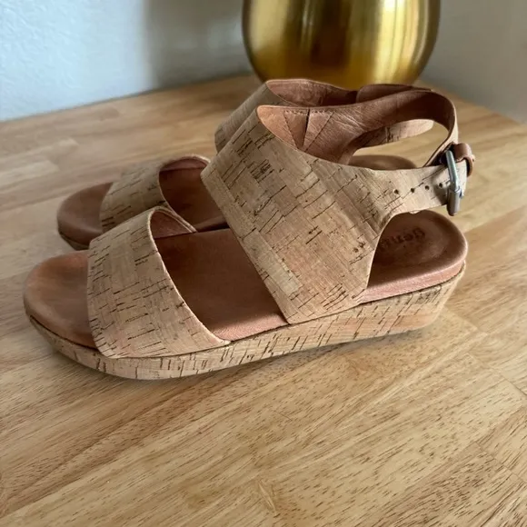 Gentle Souls by Kenneth Cole Women's Lori Platform Sandals Size 7.5