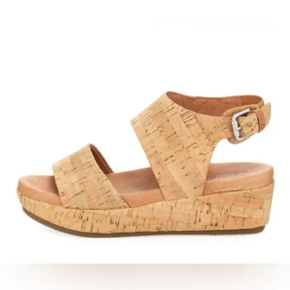 Gentle Souls by Kenneth Cole Women's Lori Platform Sandals Size 7.5