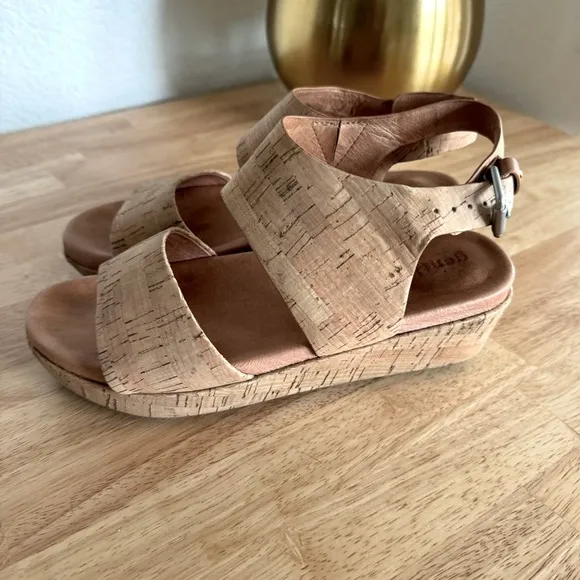 Gentle Souls by Kenneth Cole Women's Lori Platform Sandals Size 7.5