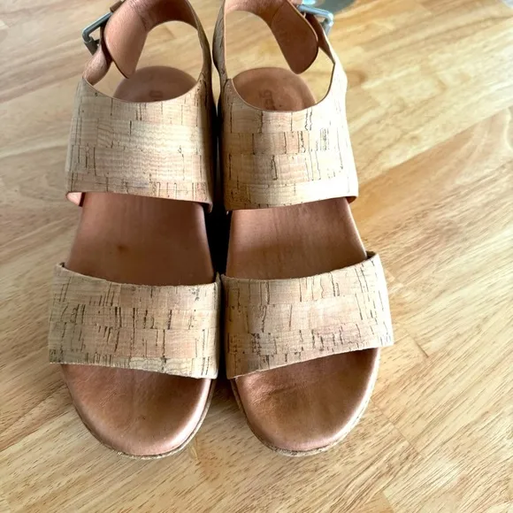 Gentle Souls by Kenneth Cole Women's Lori Platform Sandals Size 7.5