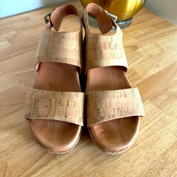 Gentle Souls by Kenneth Cole Women's Lori Platform Sandals Size 7.5