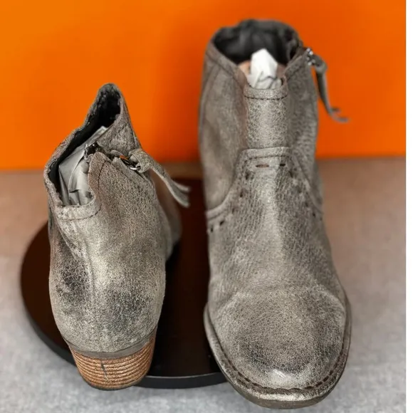 Giani Bernini Alvin Grey Bootie With Defects Pre Loved Size 8.5