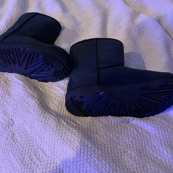 Girls Size 3 UGGS Brand-new never worn