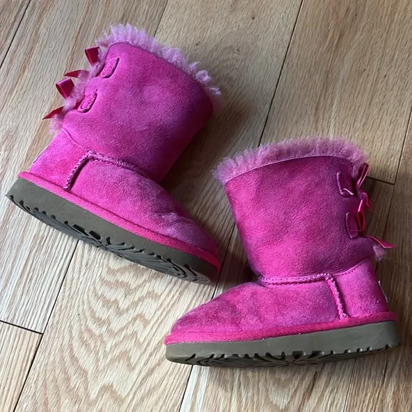 Girls UGG Bailey Bow Pink Boots Sz 8