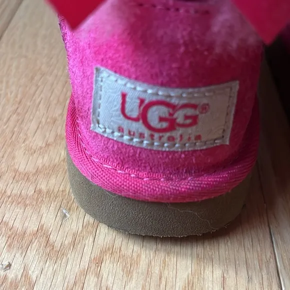 Girls UGG Bailey Bow Pink Boots Sz 8