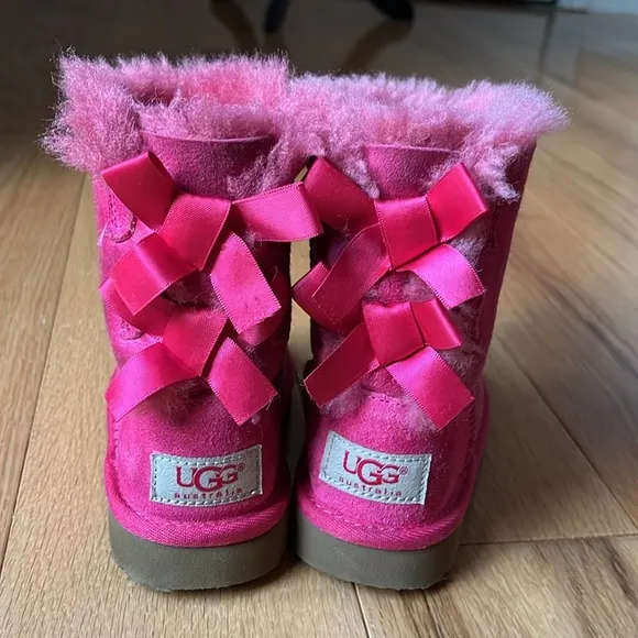 Girls UGG Bailey Bow Pink Boots Sz 8