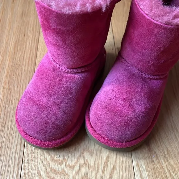 Girls UGG Bailey Bow Pink Boots Sz 8
