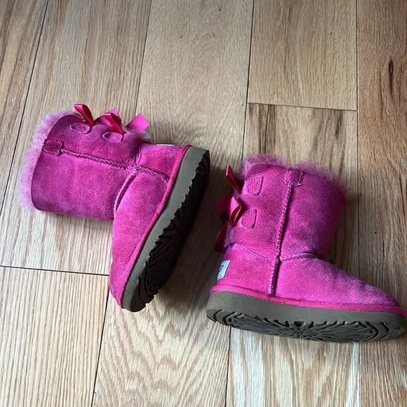 Girls UGG Bailey Bow Pink Boots Sz 8