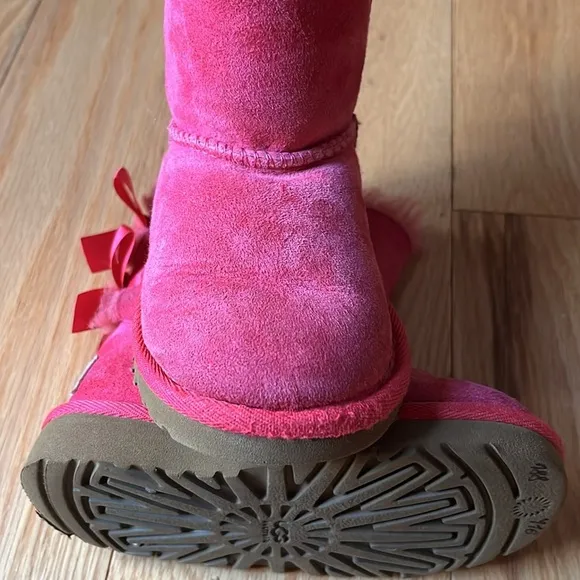 Girls UGG Bailey Bow Pink Boots Sz 8