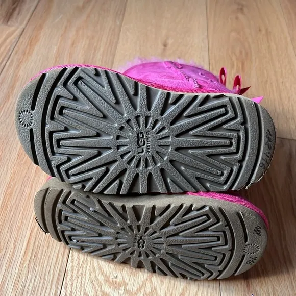 Girls UGG Bailey Bow Pink Boots Sz 8