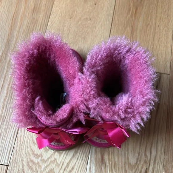 Girls UGG Bailey Bow Pink Boots Sz 8