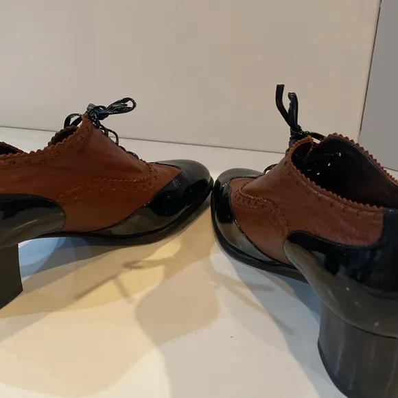 Granny Shoes: Black Patent Leather, Brown Leather Wing Tip Oxfords Italy 39 VGUC