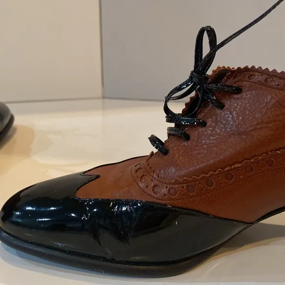 Granny Shoes: Black Patent Leather, Brown Leather Wing Tip Oxfords Italy 39 VGUC
