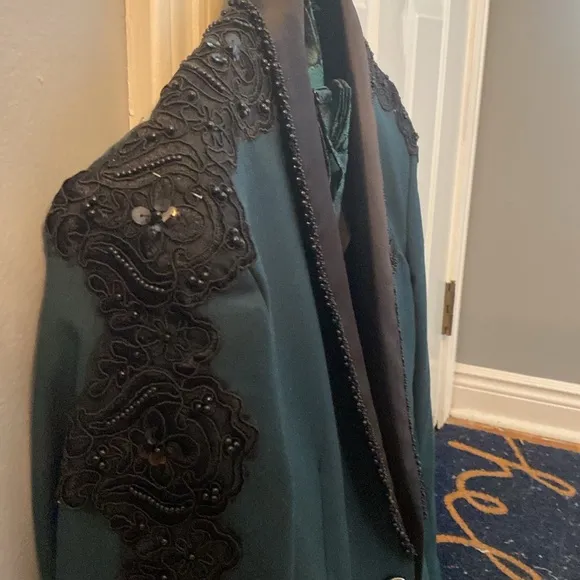 Green and Black luxury prom suit