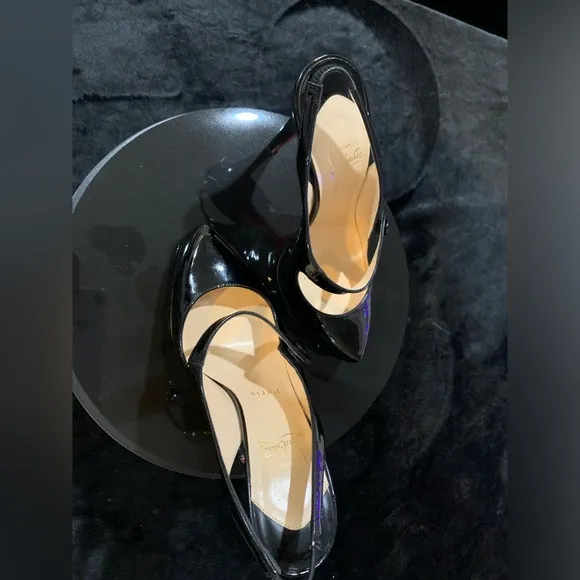 GUC🩷Christian Louboutin Slingback sandals.