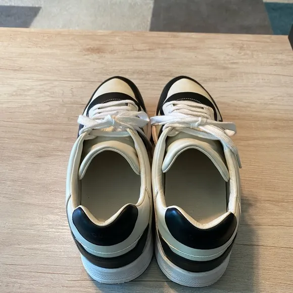 Gucci Men's Black and White Sneakers
