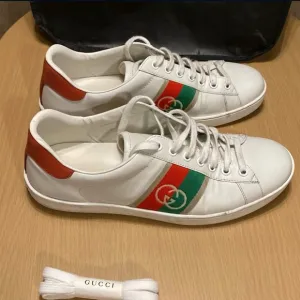 Gucci Men's White and Red Sneakers