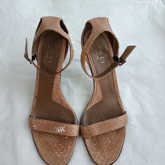Gucci Sandal luxury  Snake Skin Ankle Strap Heels sz 8.5B
