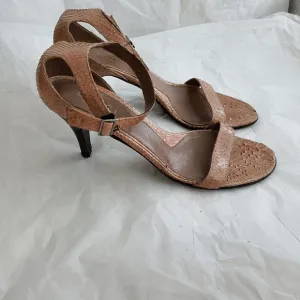 Gucci Sandal luxury  Snake Skin Ankle Strap Heels sz 8.5B