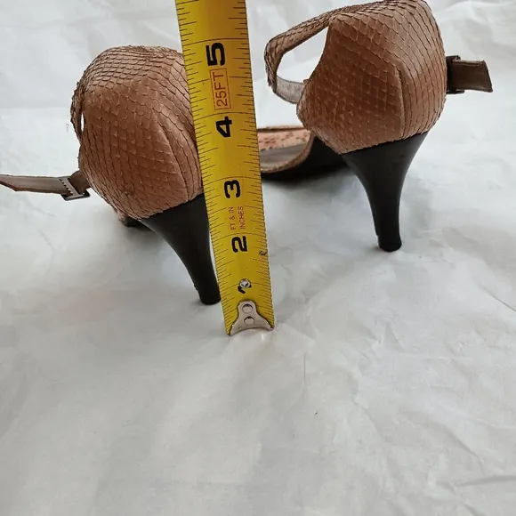 Gucci Sandal luxury  Snake Skin Ankle Strap Heels sz 8.5B