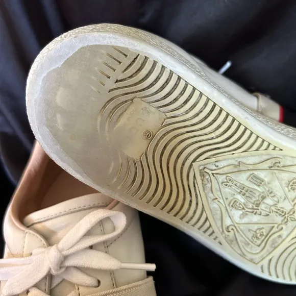 Gucci Women’s White Sneakers pre-owned
