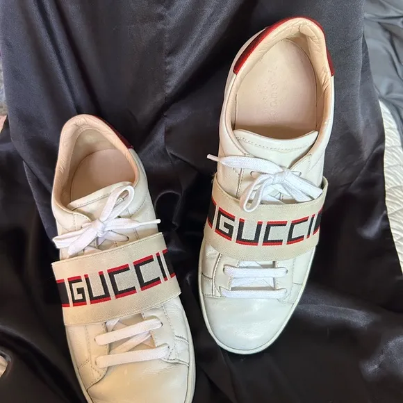 Gucci Women’s White Sneakers pre-owned