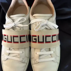 Gucci Women’s White Sneakers pre-owned