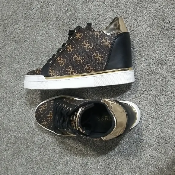 Guess Gw Flowurs Wedged Sneakers in Brown Multi 6M