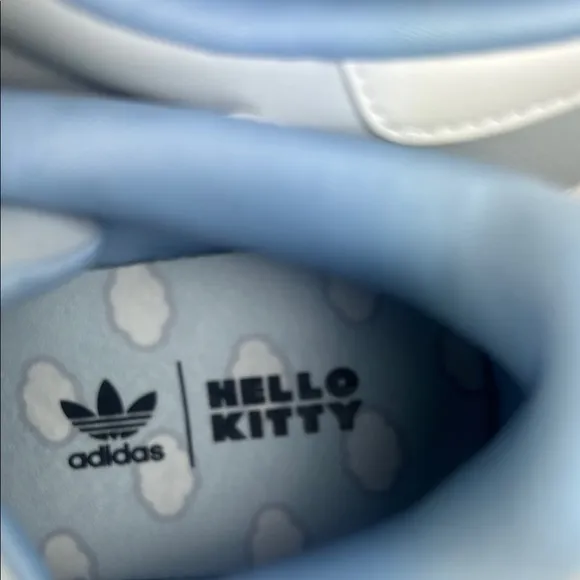 Hello Kitty Adidas Superstar J Embroidered Cloud Women’s Size 8 Sneakers Shoes