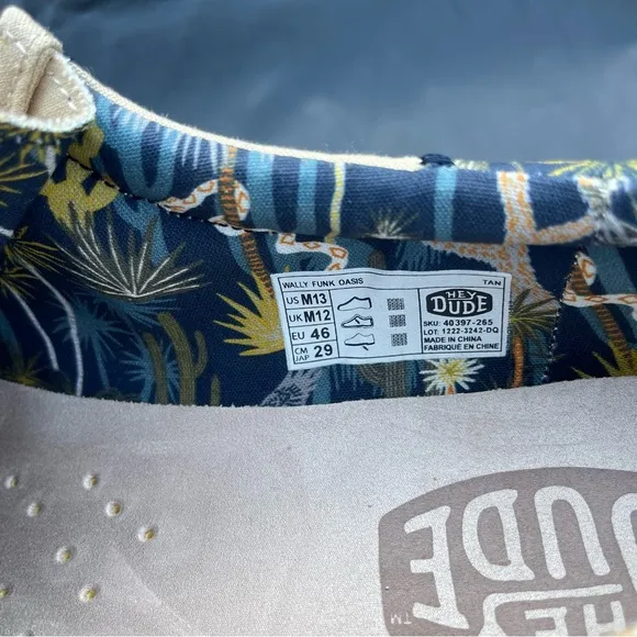 Hey Dude Men's Wally Funk Oasis size 13  color beige and blue  new