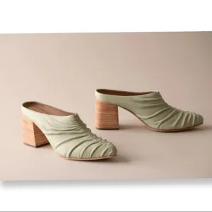 huma blanco laureana leather ruched heeled mules