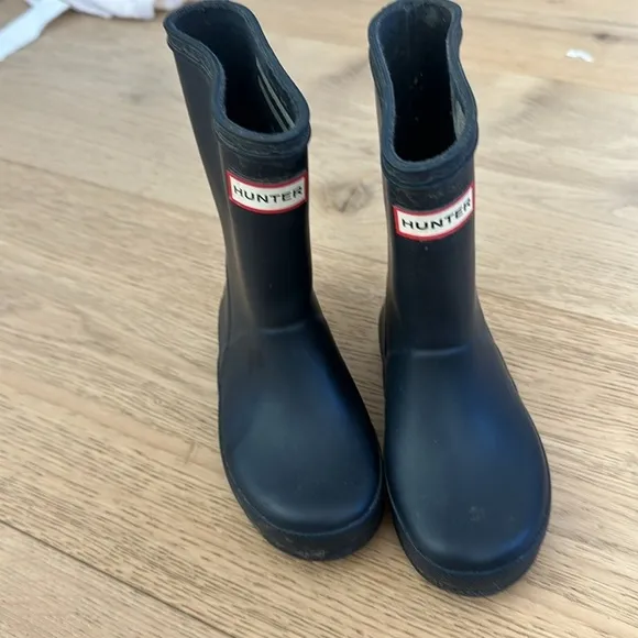 Hunter navy boots 8 boys