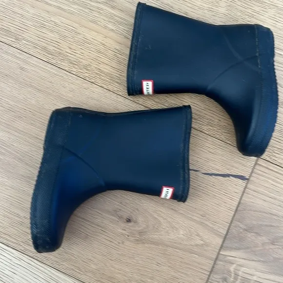 Hunter navy boots 8 boys