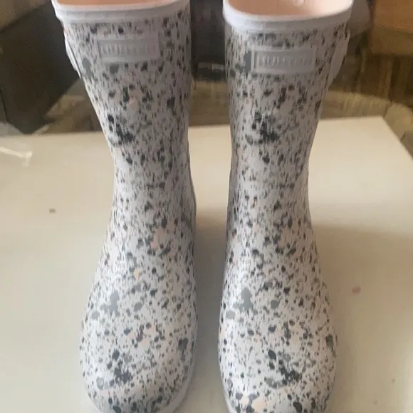 Hunter spelled rain boots